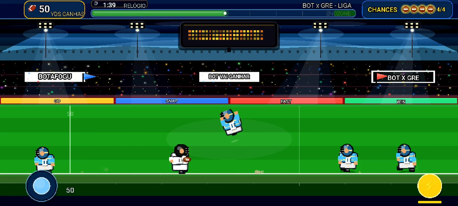 Cena real da partida com diversos adversários em um estádio de futebol americano